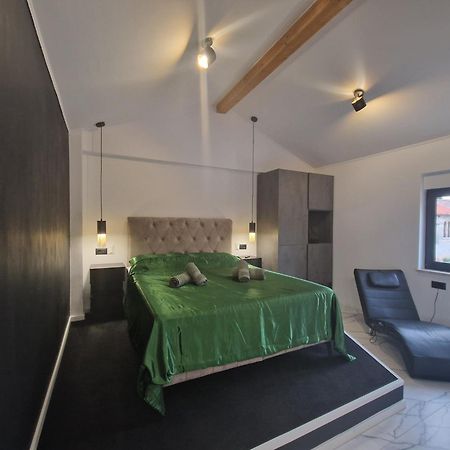Apartman Oli 1 波雷奇 外观 照片